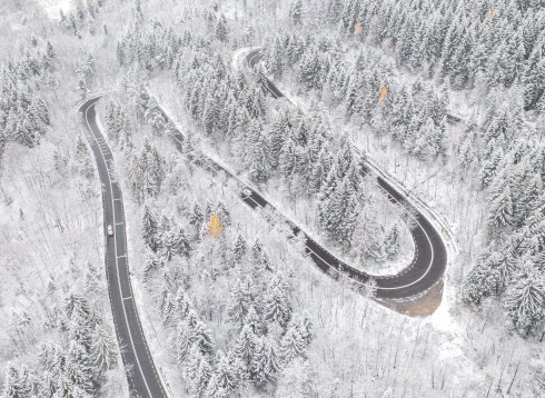 Як виїхати зі снігових кучугур: три перевірені способи