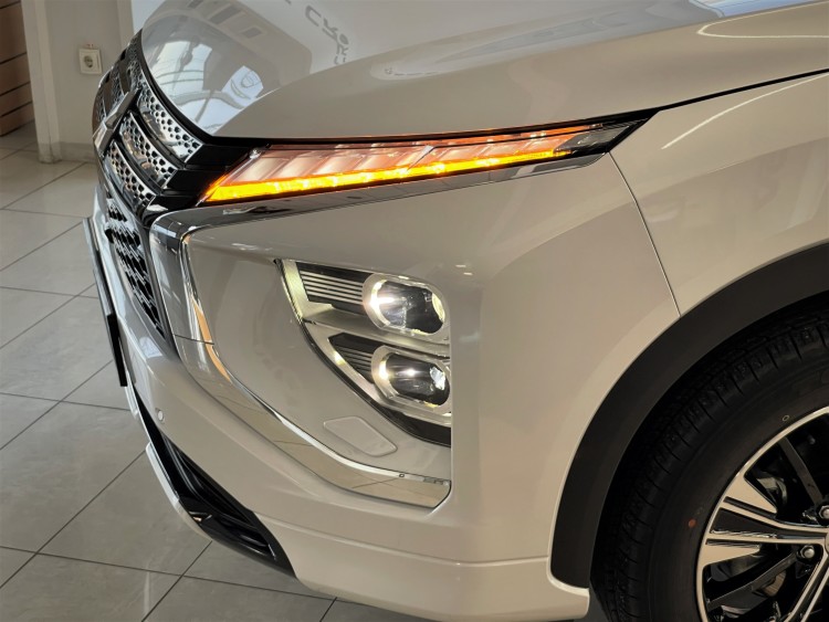 MITSUBISHI ECLIPSE CROSS в комплектації INTENSE 2.0