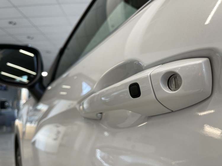 MITSUBISHI ECLIPSE CROSS в комплектації INTENSE 2.0