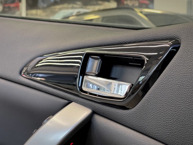 MITSUBISHI ECLIPSE CROSS в комплектації INTENSE 2.0