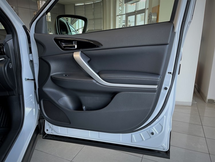 MITSUBISHI ECLIPSE CROSS в комплектації INTENSE 2.0