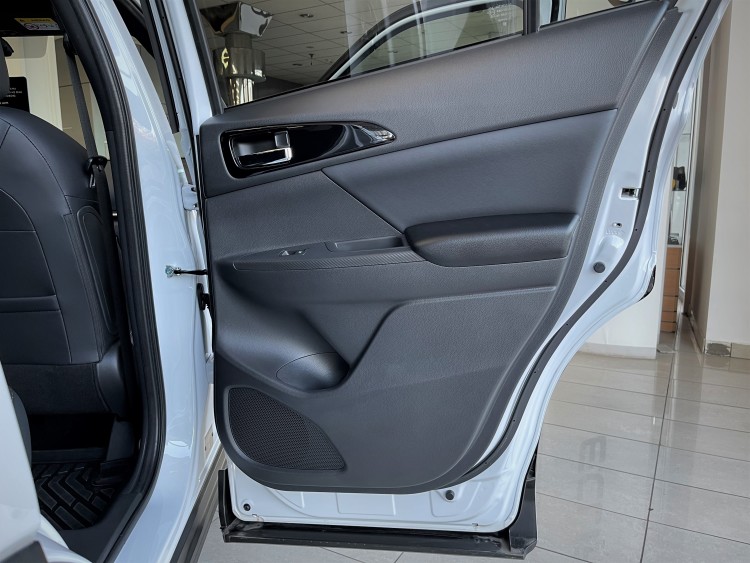 MITSUBISHI ECLIPSE CROSS в комплектації INTENSE 2.0