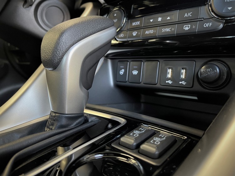 MITSUBISHI ECLIPSE CROSS в комплектації INTENSE 2.0