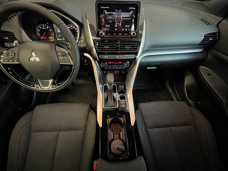 MITSUBISHI ECLIPSE CROSS в комплектації INTENSE 2.0