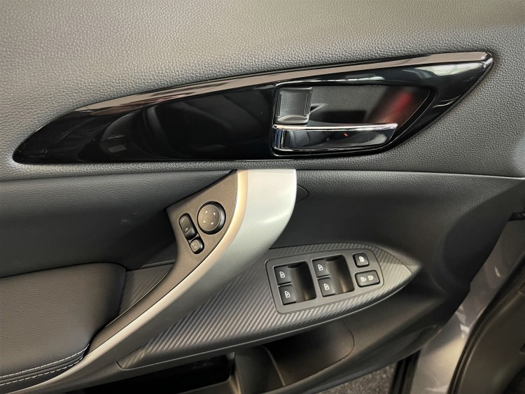 MITSUBISHI ECLIPSE CROSS в комплектації INTENSE 2.0