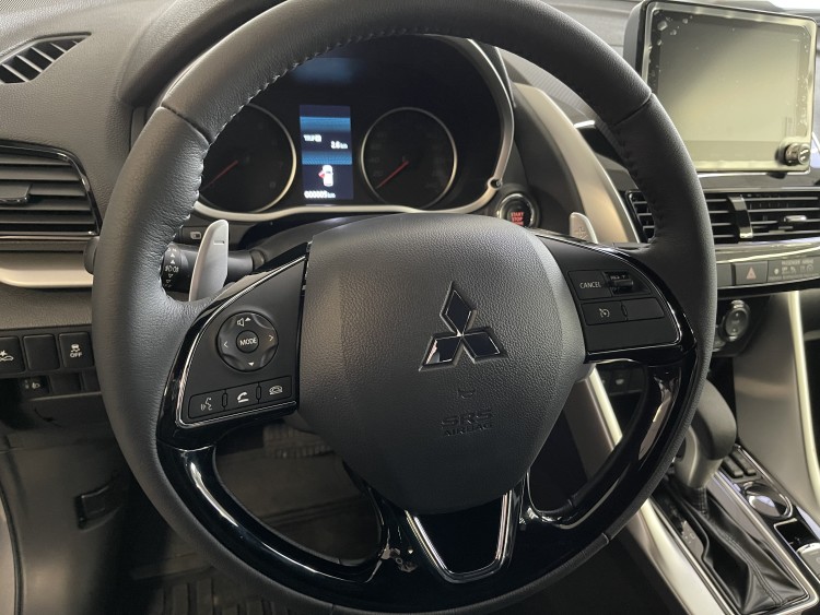 MITSUBISHI ECLIPSE CROSS в комплектації INTENSE 2.0