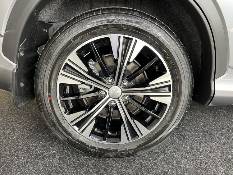 MITSUBISHI ECLIPSE CROSS в комплектації INTENSE 2.0