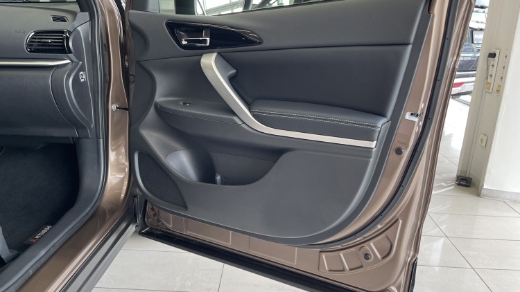 MITSUBISHI ECLIPSE CROSS в комплектації ULTIMATE 1.5 4WD