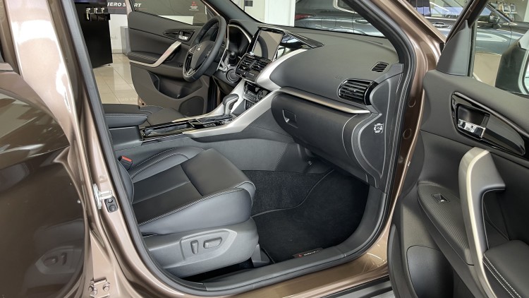 MITSUBISHI ECLIPSE CROSS в комплектації ULTIMATE 1.5 4WD