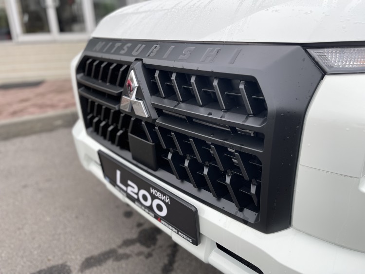 MITSUBISHI L200 в комплектації INVITE 2.4 4WD
