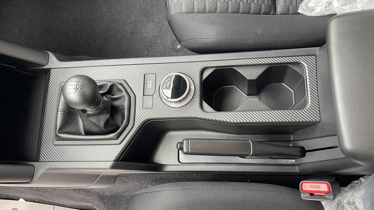 MITSUBISHI L200 в комплектації INVITE 2.4 4WD