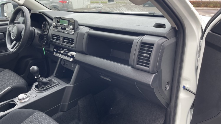 MITSUBISHI L200 в комплектації INVITE 2.4 4WD