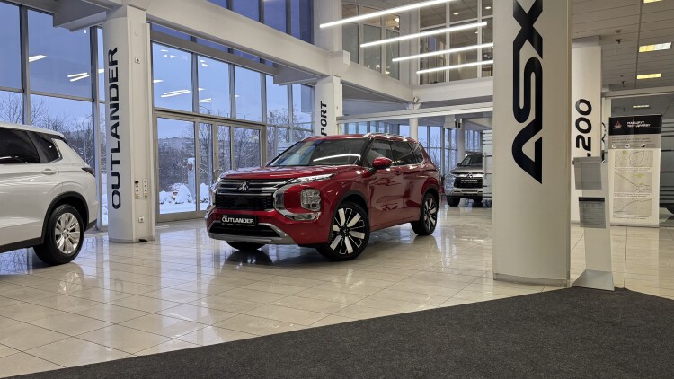 MITSUBISHI OUTLANDER в комплектації ULTIMATE 2.5