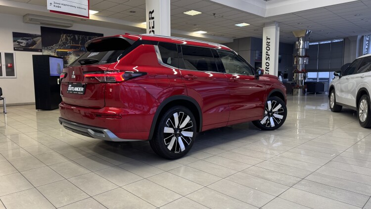 MITSUBISHI OUTLANDER в комплектації ULTIMATE 2.5
