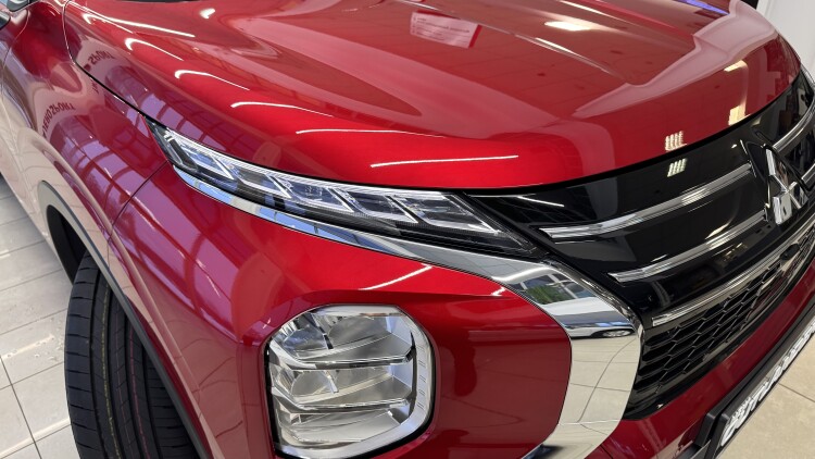 MITSUBISHI OUTLANDER в комплектації ULTIMATE 2.5