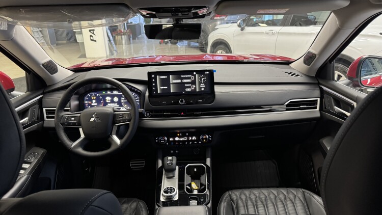 MITSUBISHI OUTLANDER в комплектації ULTIMATE 2.5