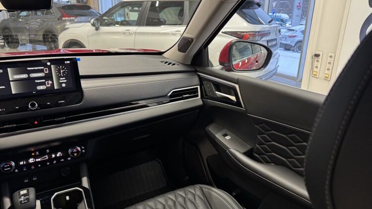 MITSUBISHI OUTLANDER в комплектації ULTIMATE 2.5