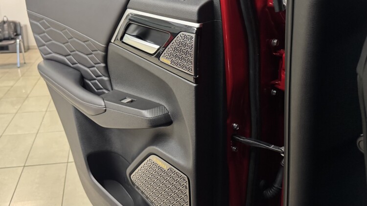 MITSUBISHI OUTLANDER в комплектації ULTIMATE 2.5