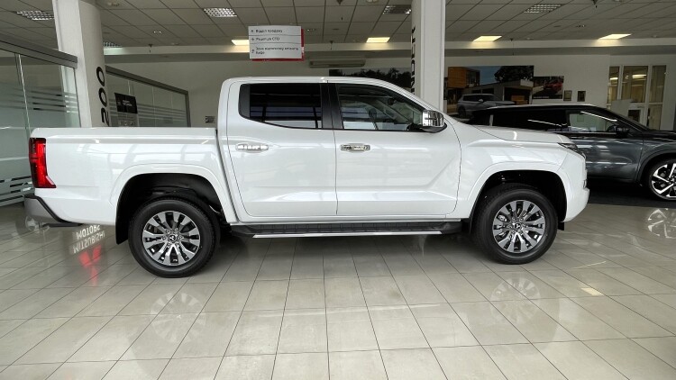 MITSUBISHI L200 в комплектації INTENSE 2.4 4WD