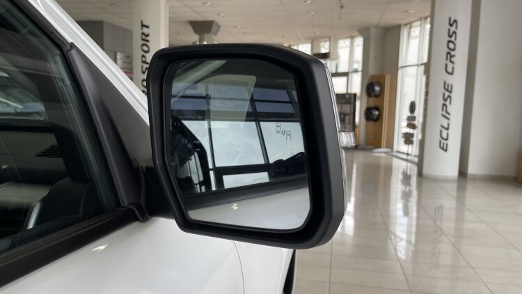 MITSUBISHI L200 в комплектації INTENSE 2.4 4WD