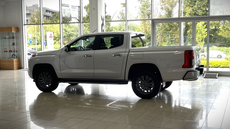 MITSUBISHI L200 в комплектації INTENSE 2.4 4WD