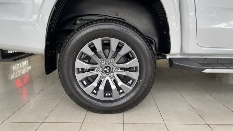 MITSUBISHI L200 в комплектації INTENSE 2.4 4WD