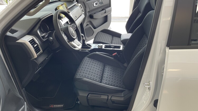 MITSUBISHI L200 в комплектації INTENSE 2.4 4WD