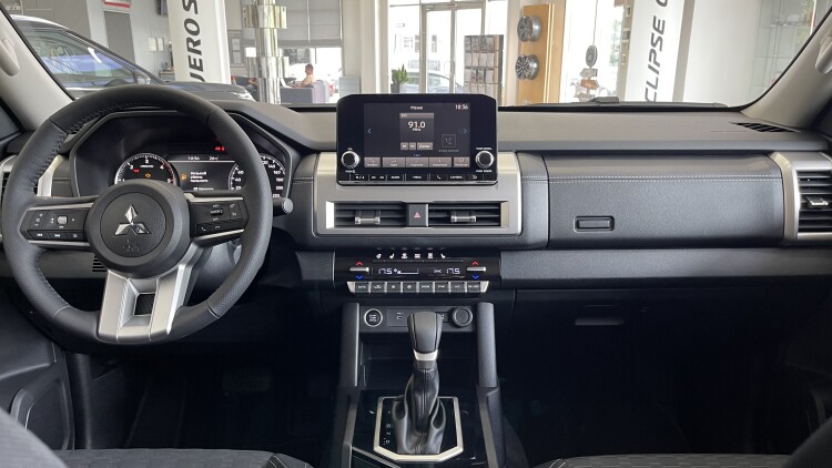 MITSUBISHI L200 в комплектації INTENSE 2.4 4WD