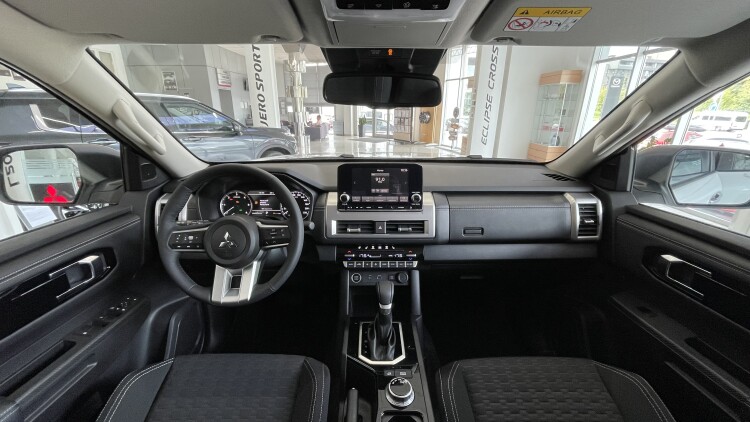 MITSUBISHI L200 в комплектації INTENSE 2.4 4WD