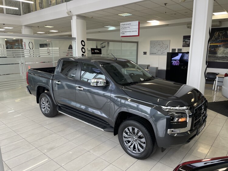 MITSUBISHI L200 в комплектації ULTIMATE 2.4 4WD