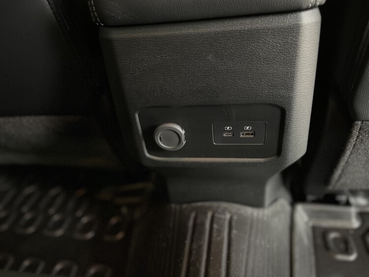 MITSUBISHI L200 в комплектації ULTIMATE 2.4 4WD