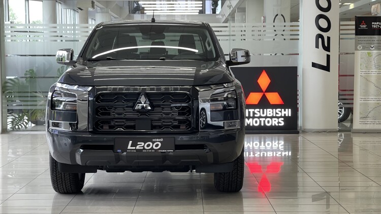 MITSUBISHI L200 в комплектації ULTIMATE 2.4 4WD