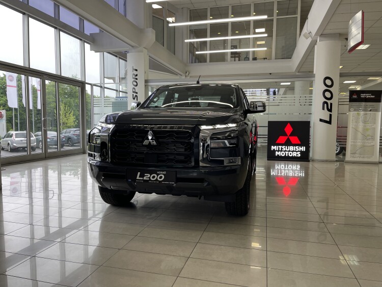 MITSUBISHI L200 в комплектації ULTIMATE 2.4 4WD