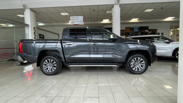 MITSUBISHI L200 в комплектації ULTIMATE 2.4 4WD