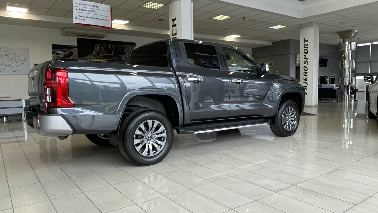 MITSUBISHI L200 в комплектації ULTIMATE 2.4 4WD