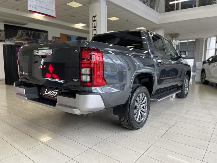 MITSUBISHI L200 в комплектації ULTIMATE 2.4 4WD