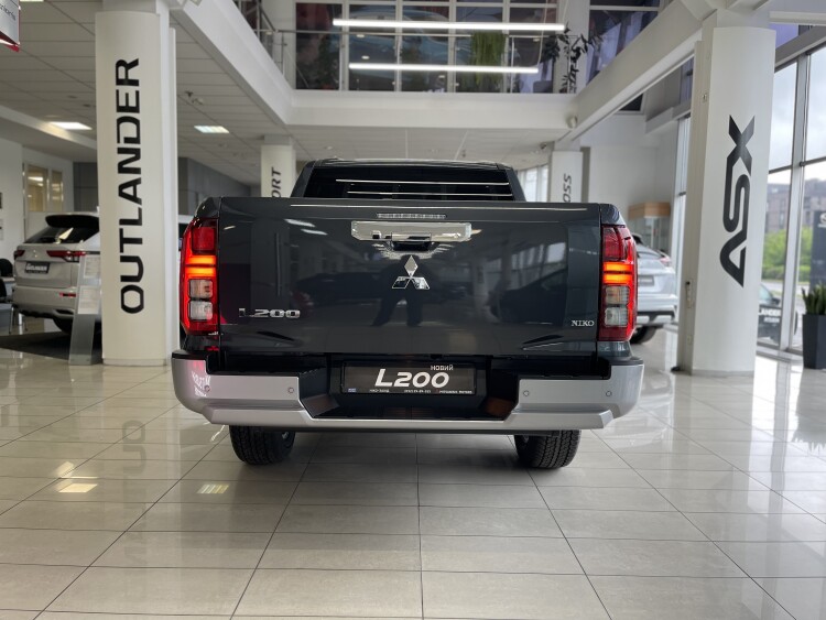 MITSUBISHI L200 в комплектації ULTIMATE 2.4 4WD