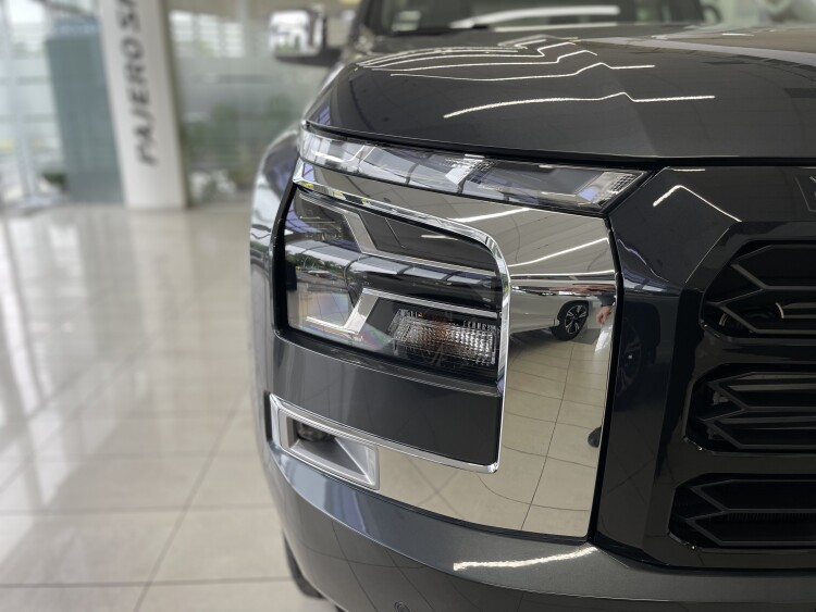 MITSUBISHI L200 в комплектації ULTIMATE 2.4 4WD