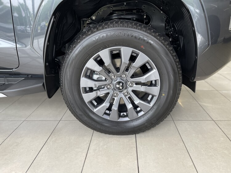 MITSUBISHI L200 в комплектації ULTIMATE 2.4 4WD