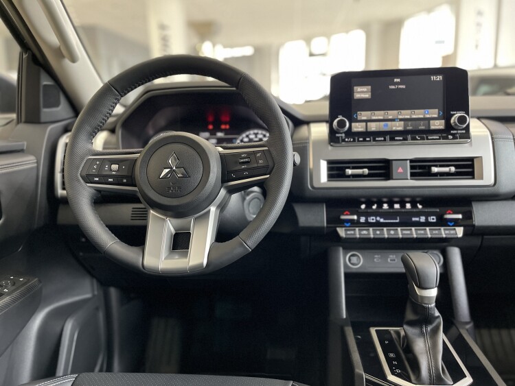 MITSUBISHI L200 в комплектації ULTIMATE 2.4 4WD