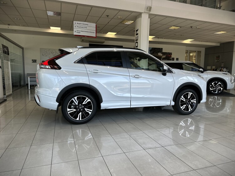 MITSUBISHI ECLIPSE CROSS в комплектації INSTYLE 1.5