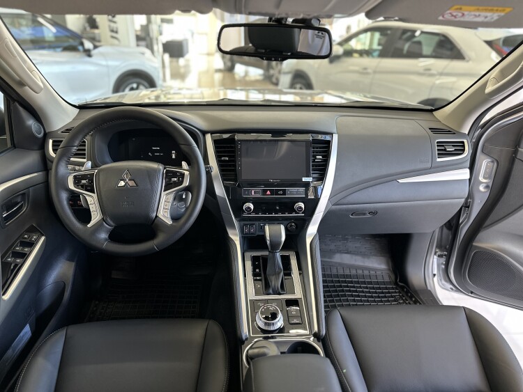 MITSUBISHI PAJERO SPORT в комплектації 3.0 P AT ULTIMATE