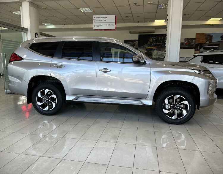 MITSUBISHI PAJERO SPORT в комплектації 3.0 P AT ULTIMATE