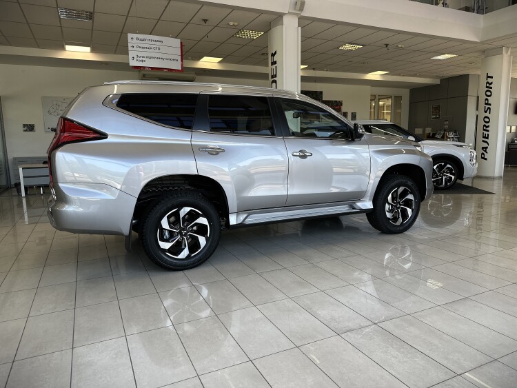 MITSUBISHI PAJERO SPORT в комплектації 3.0 P AT ULTIMATE