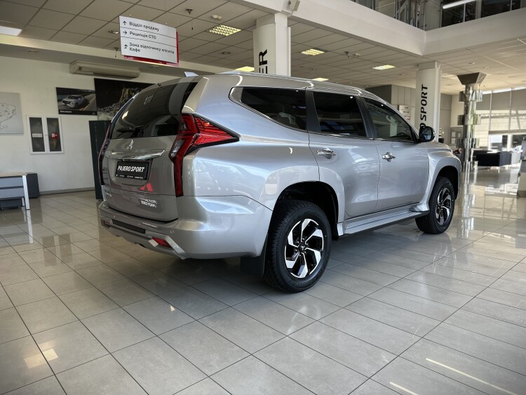MITSUBISHI PAJERO SPORT в комплектації 3.0 P AT ULTIMATE