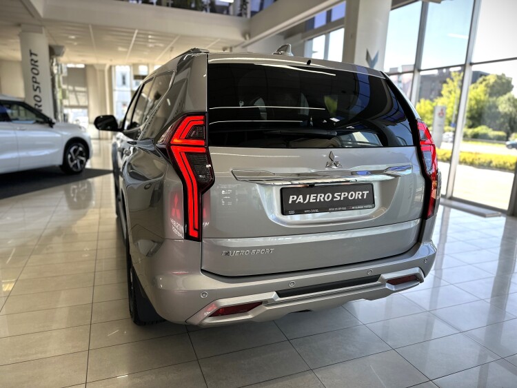 MITSUBISHI PAJERO SPORT в комплектації 3.0 P AT ULTIMATE