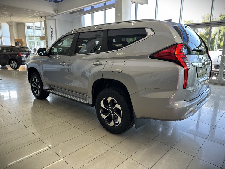 MITSUBISHI PAJERO SPORT в комплектації 3.0 P AT ULTIMATE