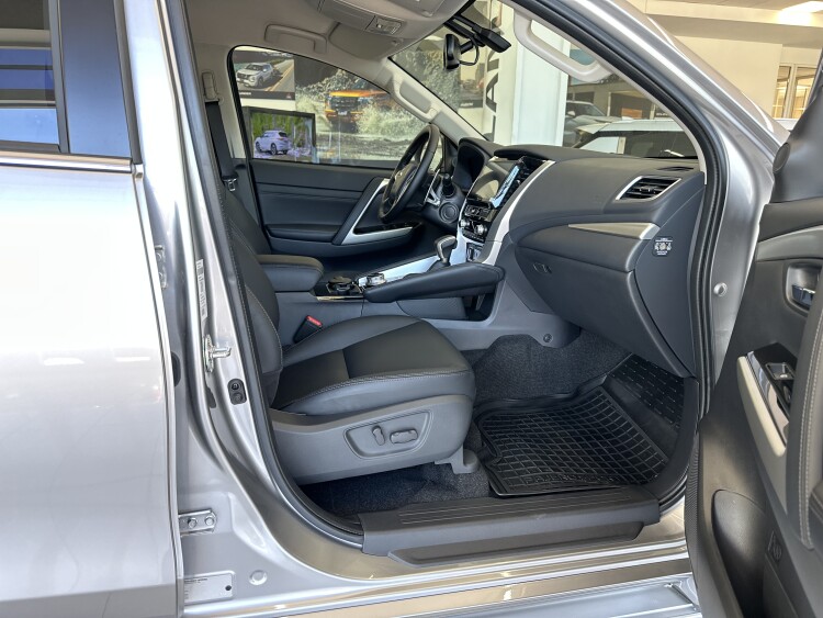 MITSUBISHI PAJERO SPORT в комплектації 3.0 P AT ULTIMATE