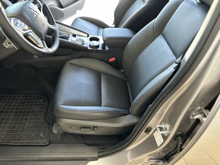 MITSUBISHI PAJERO SPORT в комплектації 3.0 P AT ULTIMATE