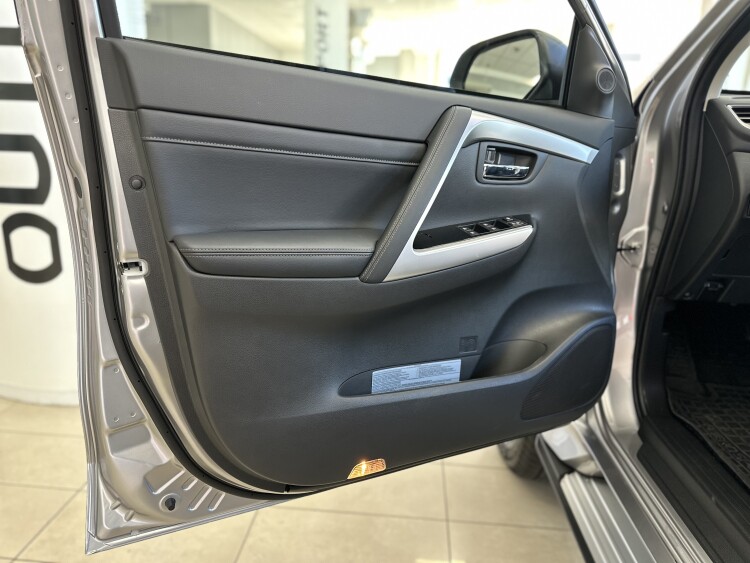 MITSUBISHI PAJERO SPORT в комплектації 3.0 P AT ULTIMATE